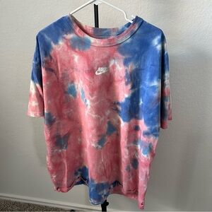 🌿 Nike Multicolor Tee with Logo